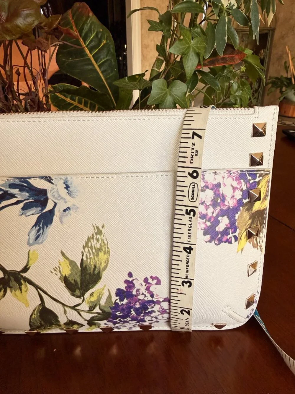 White floral clutch with gold studs - Picture 12 of 12